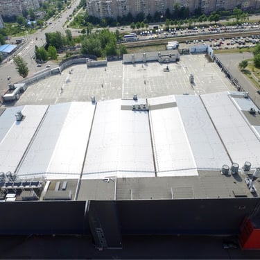Cobertura de grande estrutura comercial